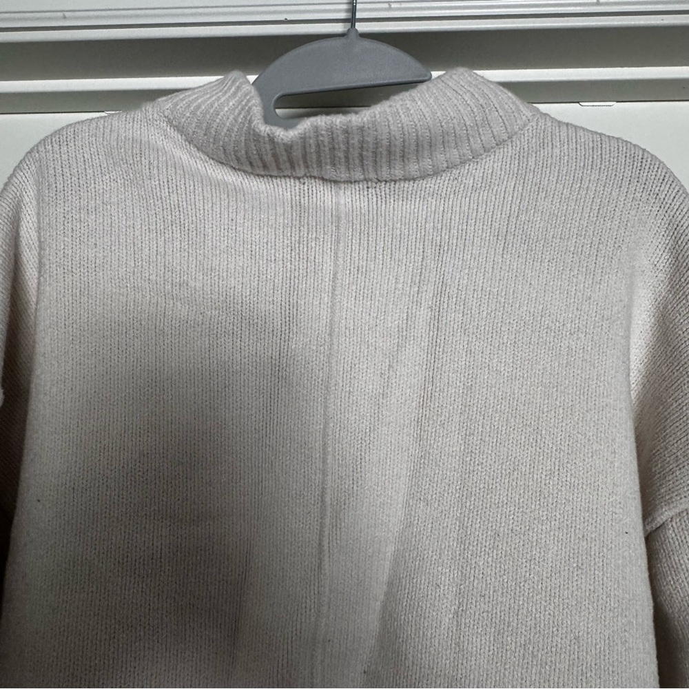 GAP Textured Knit Sweater in Cream size Medium Tall - Picture 3 of 8